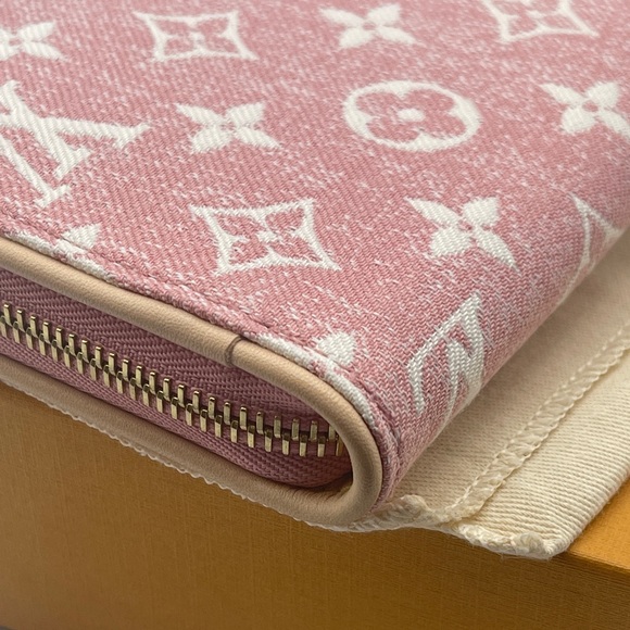 Louis Vuitton Jacquard Denim Monogram Long Round Zippy Wallet Limited Edition - Picture 6 of 16